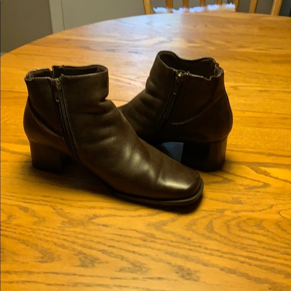 White Mountain ankle boots - Picture 2 of 3